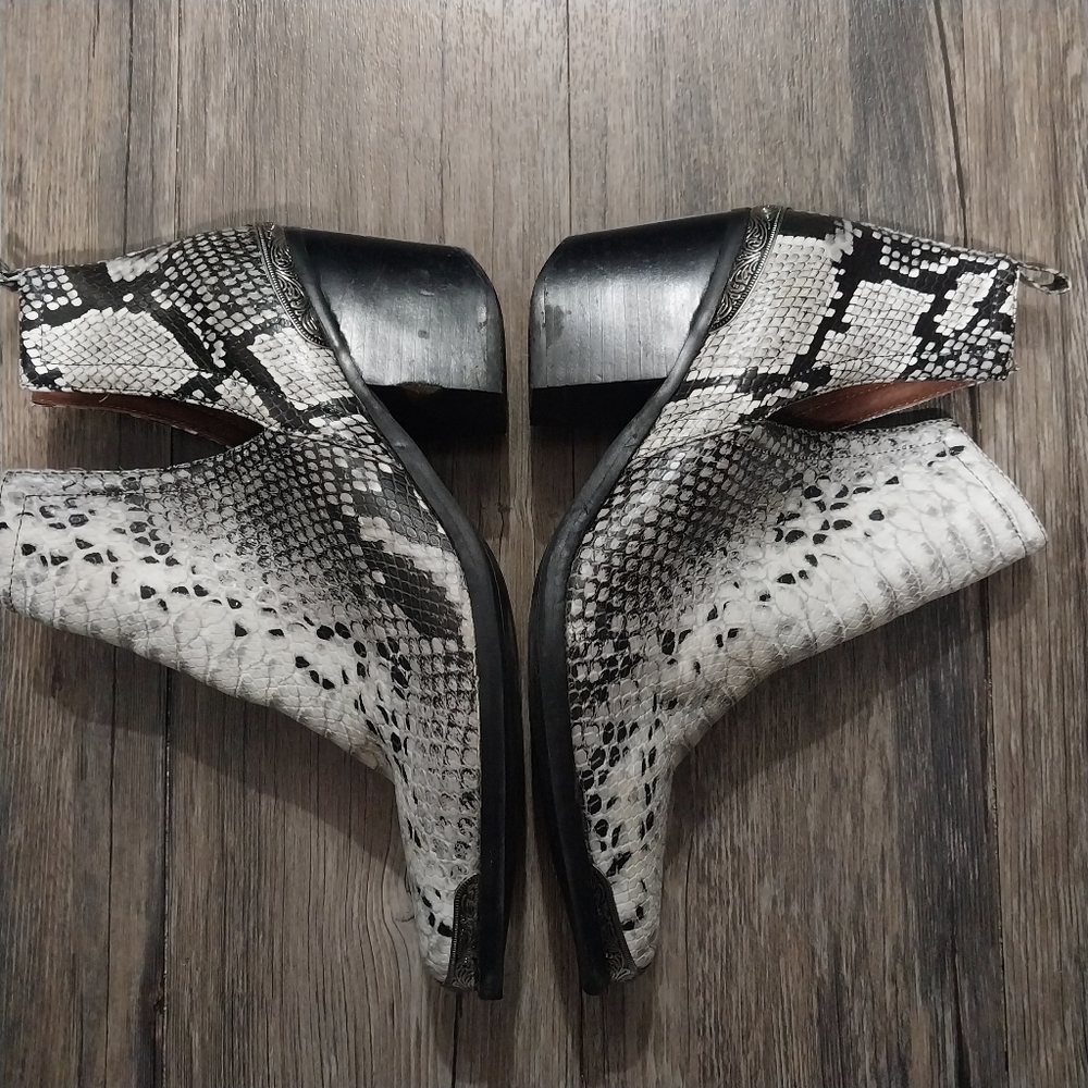 Jeffrey Campbell Cromwell Ankle Boot Size 9 White Snake Print Western Cowboy